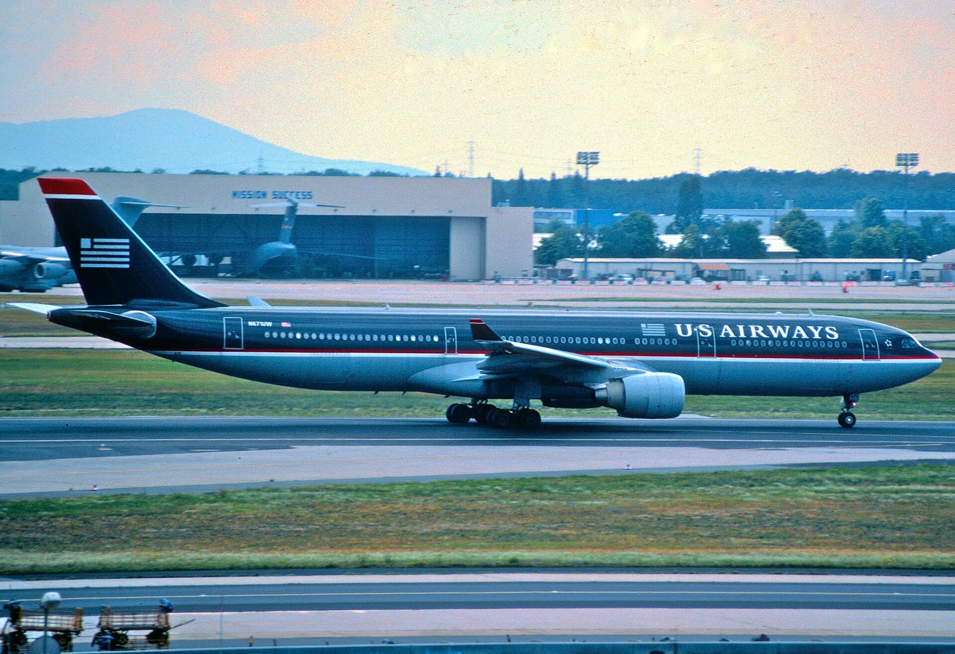 N671UW — Airbus
