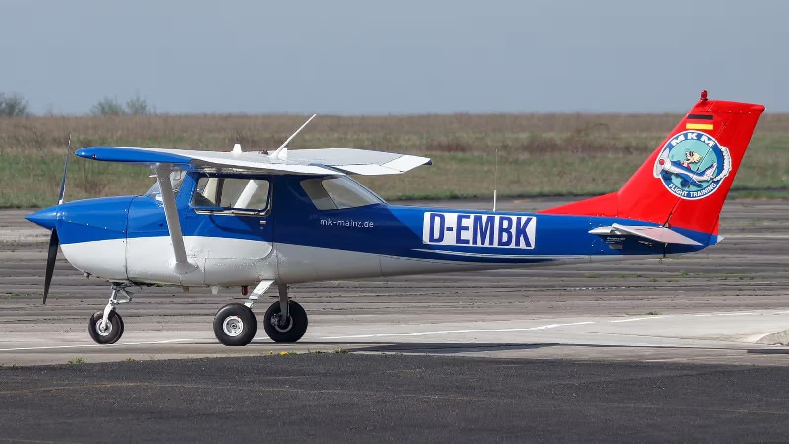 D-EMBK — Single-engine aircraft