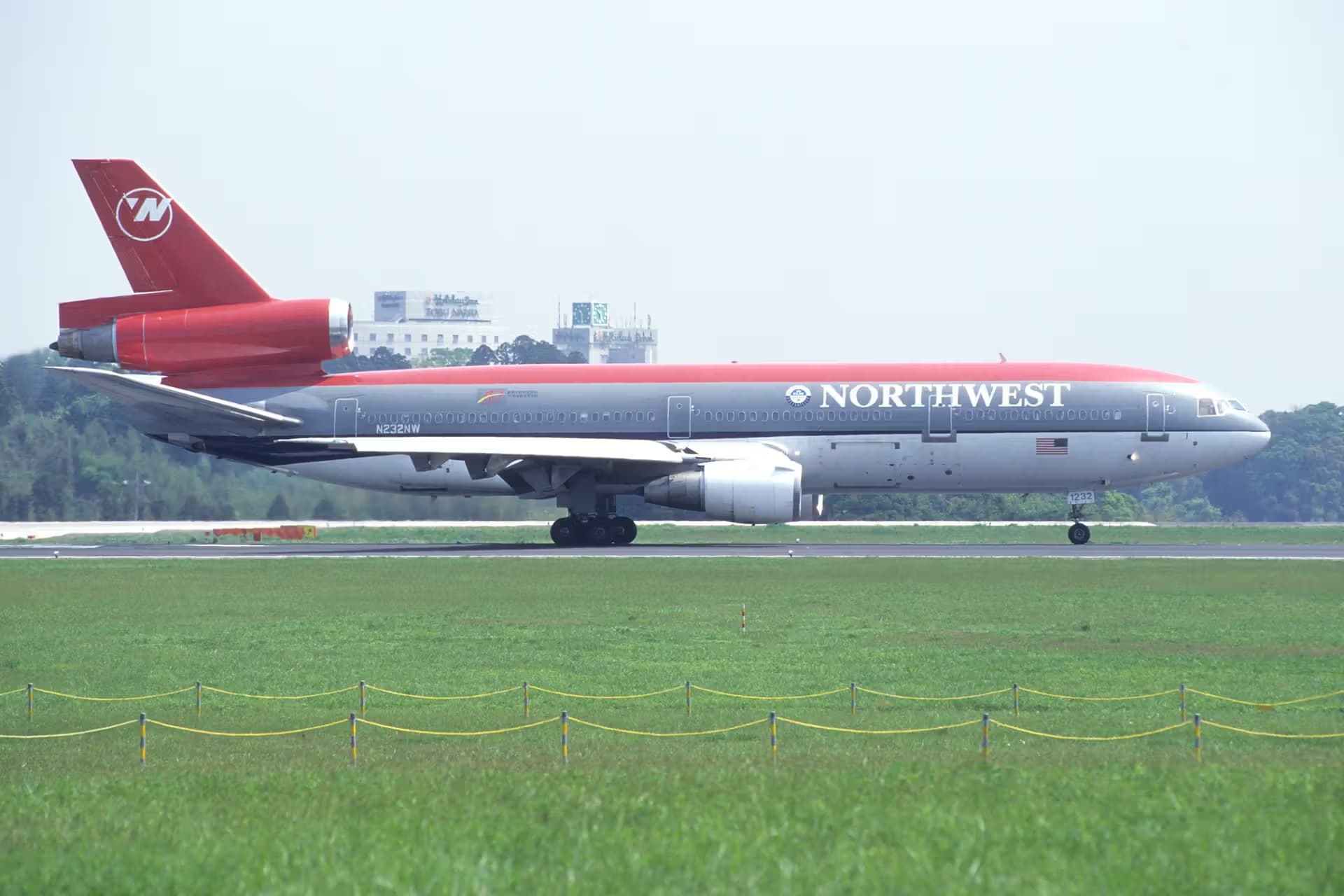 N232NW — Douglas