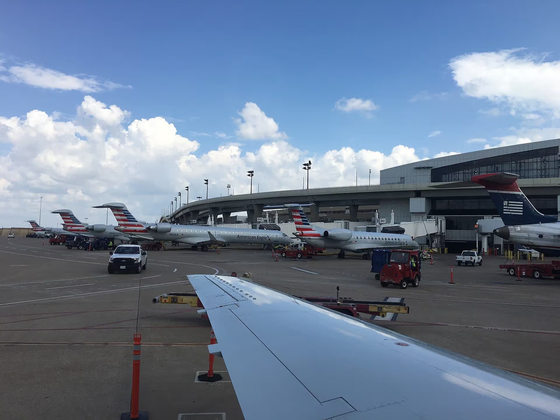 N916FJ — Aircraft at Dallas Fort Worth International Airport
