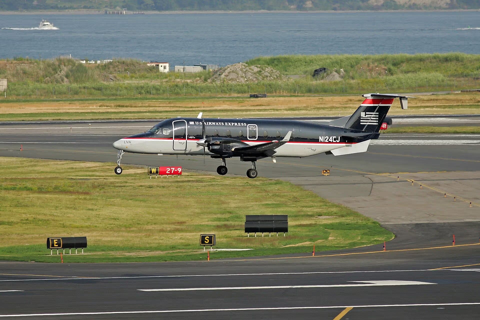 N124CJ — Twin-engine aircraft
