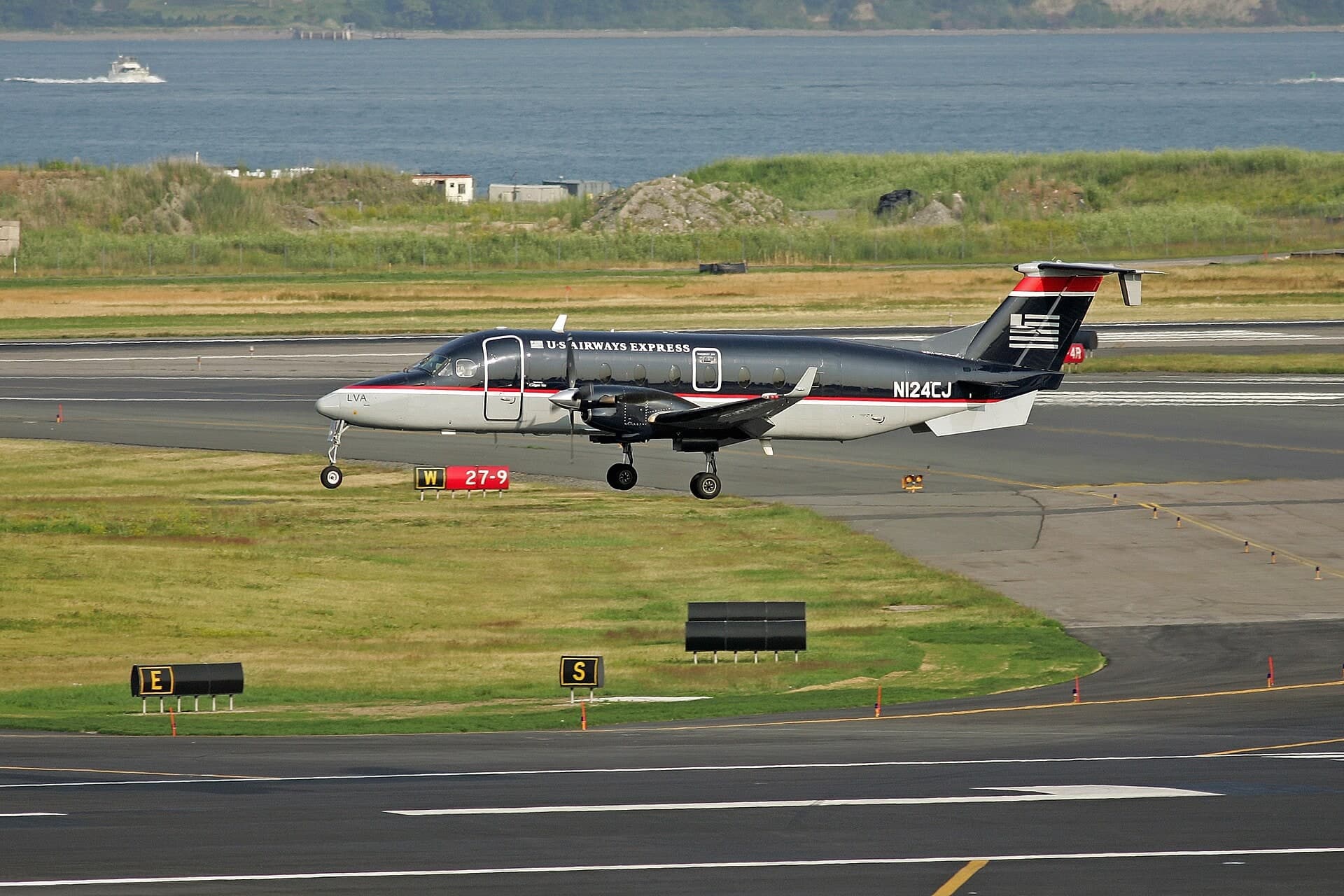 N124CJ — Twin-engine aircraft