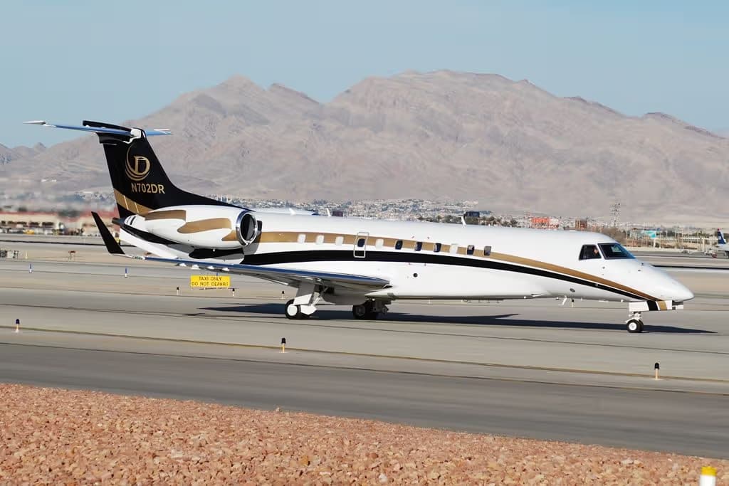 N702DR — Embraer