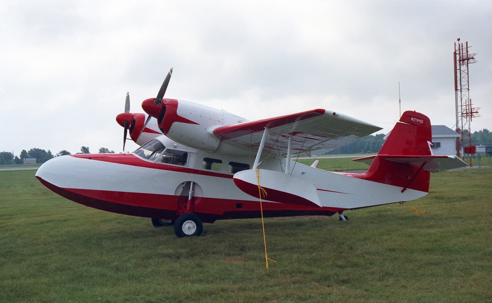 N744G — Twin-engine aircraft