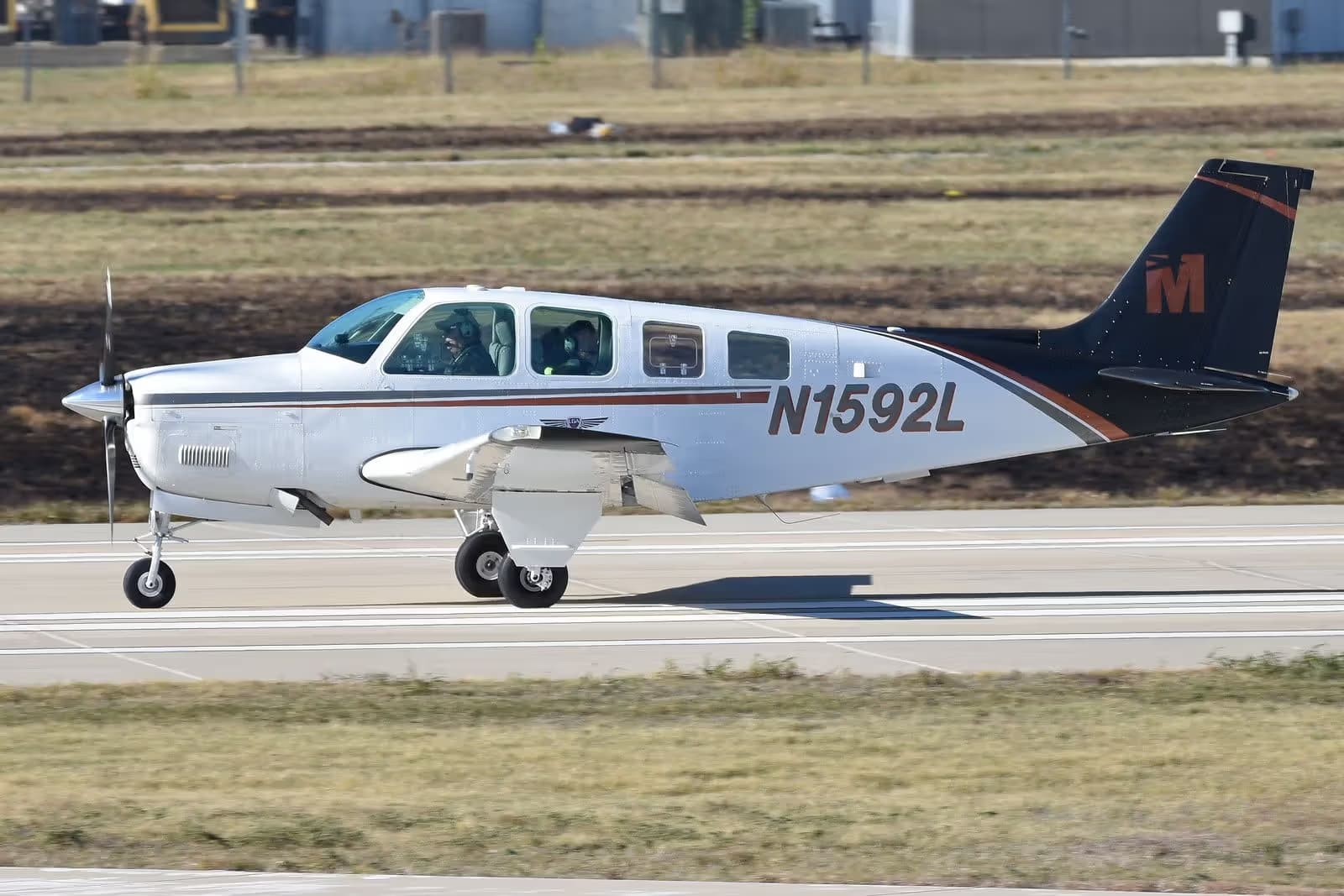 N1592L — Beechcraft