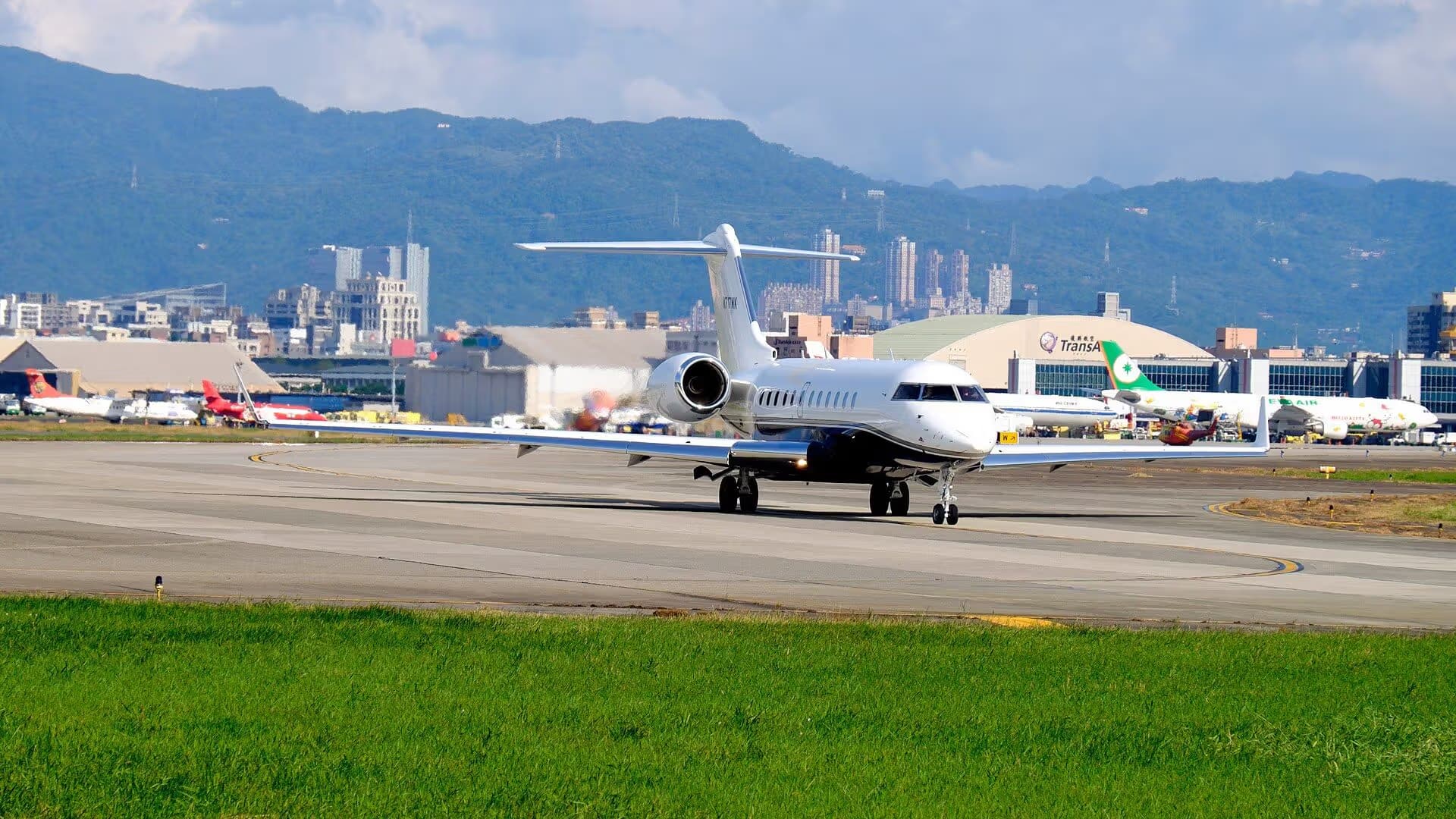 N717MK — Business jet