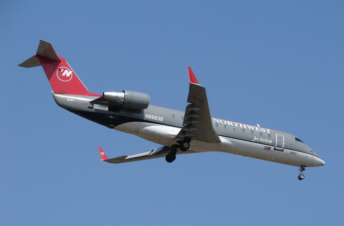 N8683B — Twin-engine aircraft