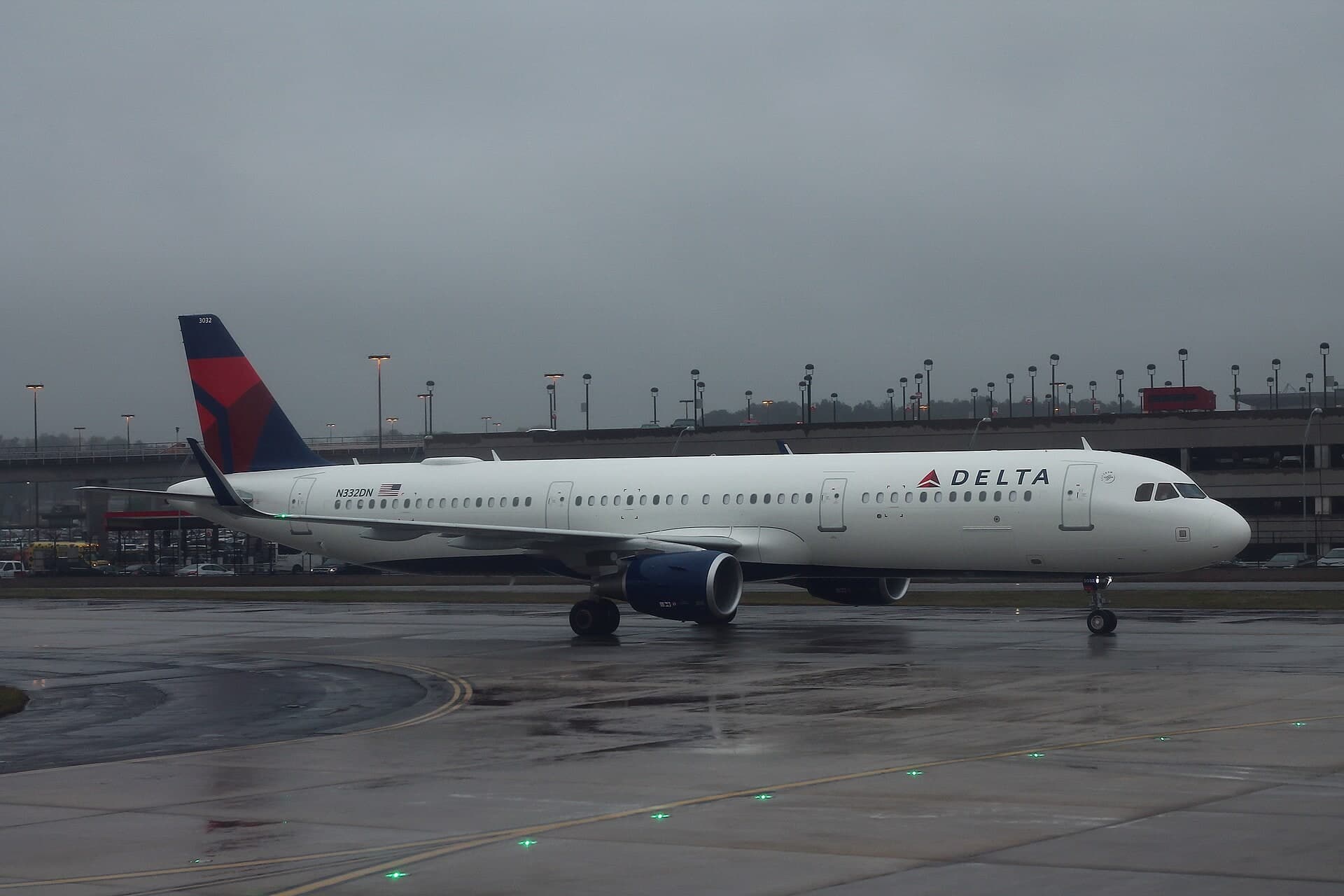 N332DN — Twin-engine aircraft