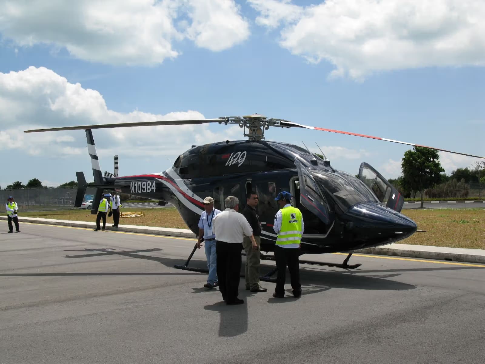 N10984 — Helicopter