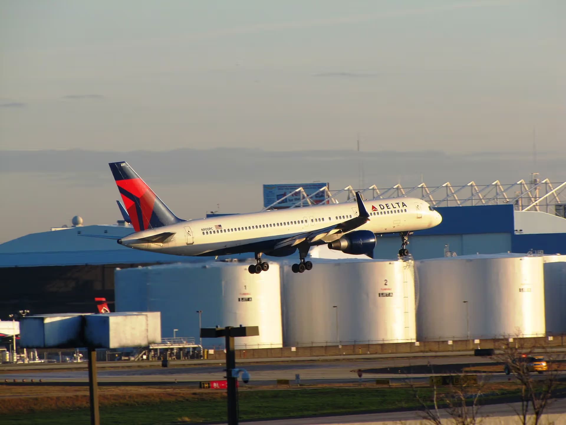 N900PC — Twin-engine aircraft