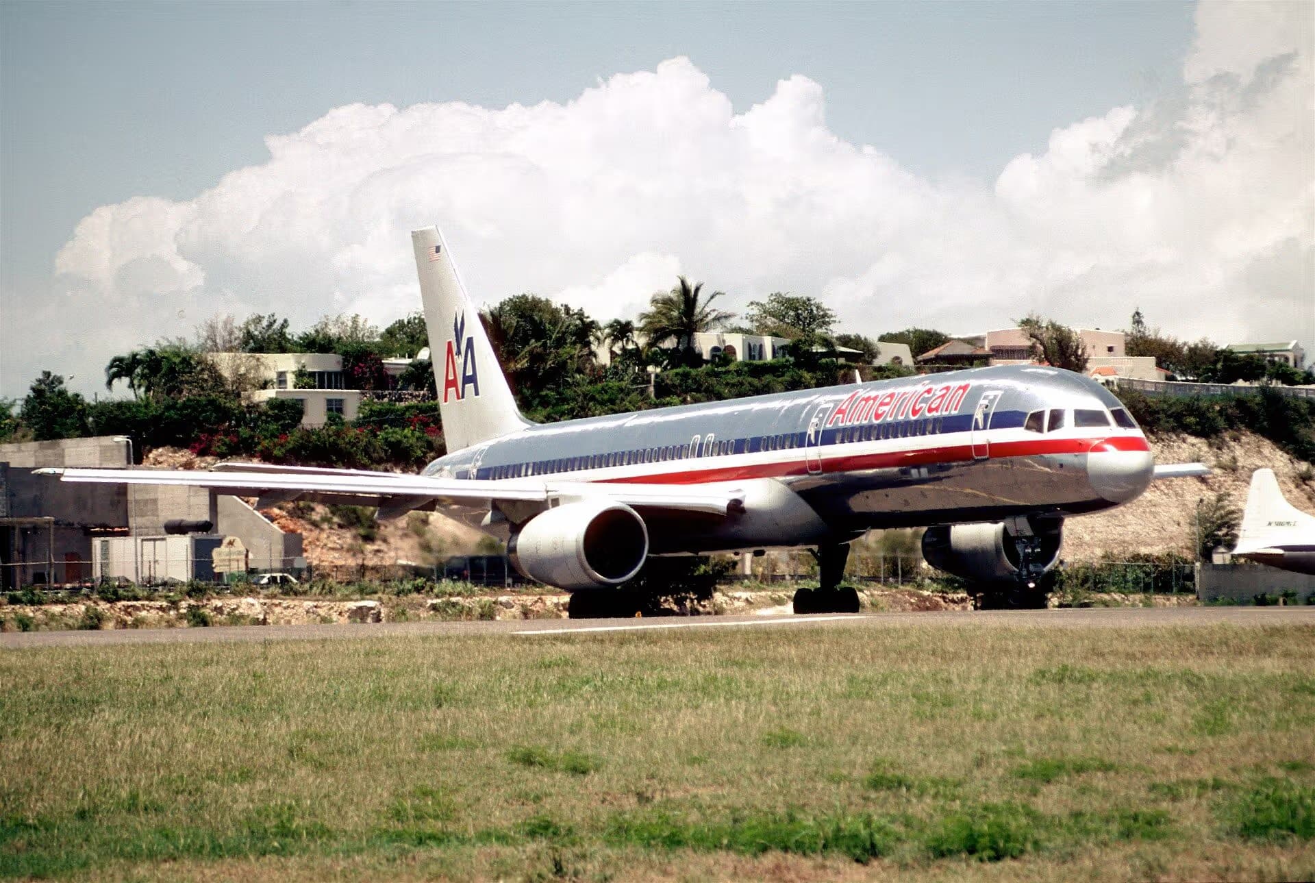 N668AA — Boeing