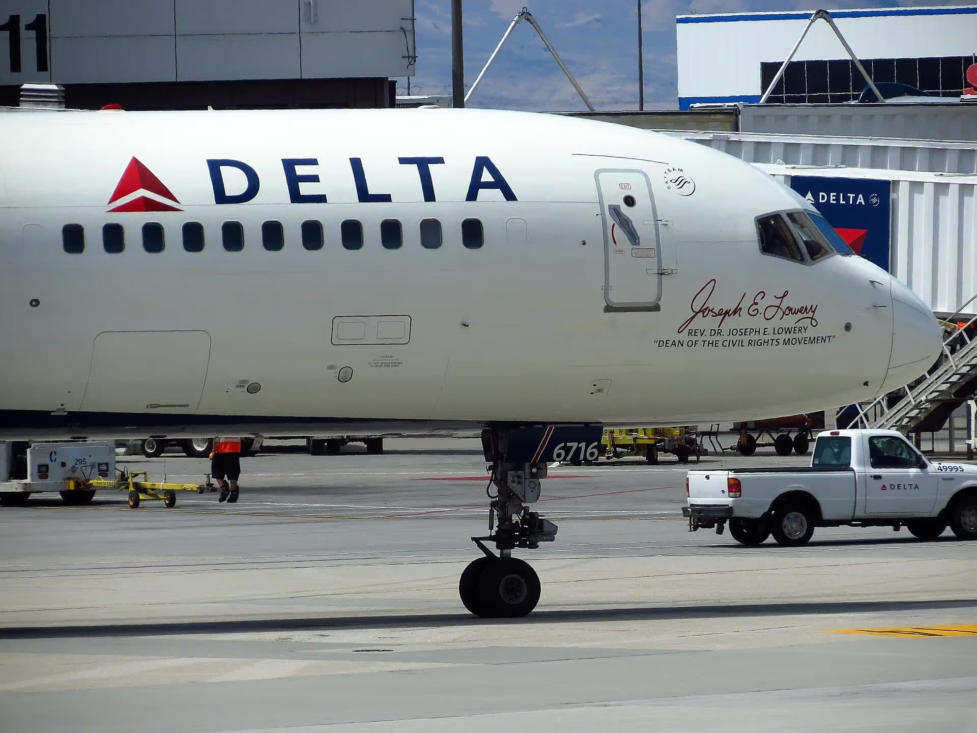 N6716C — Aircraft