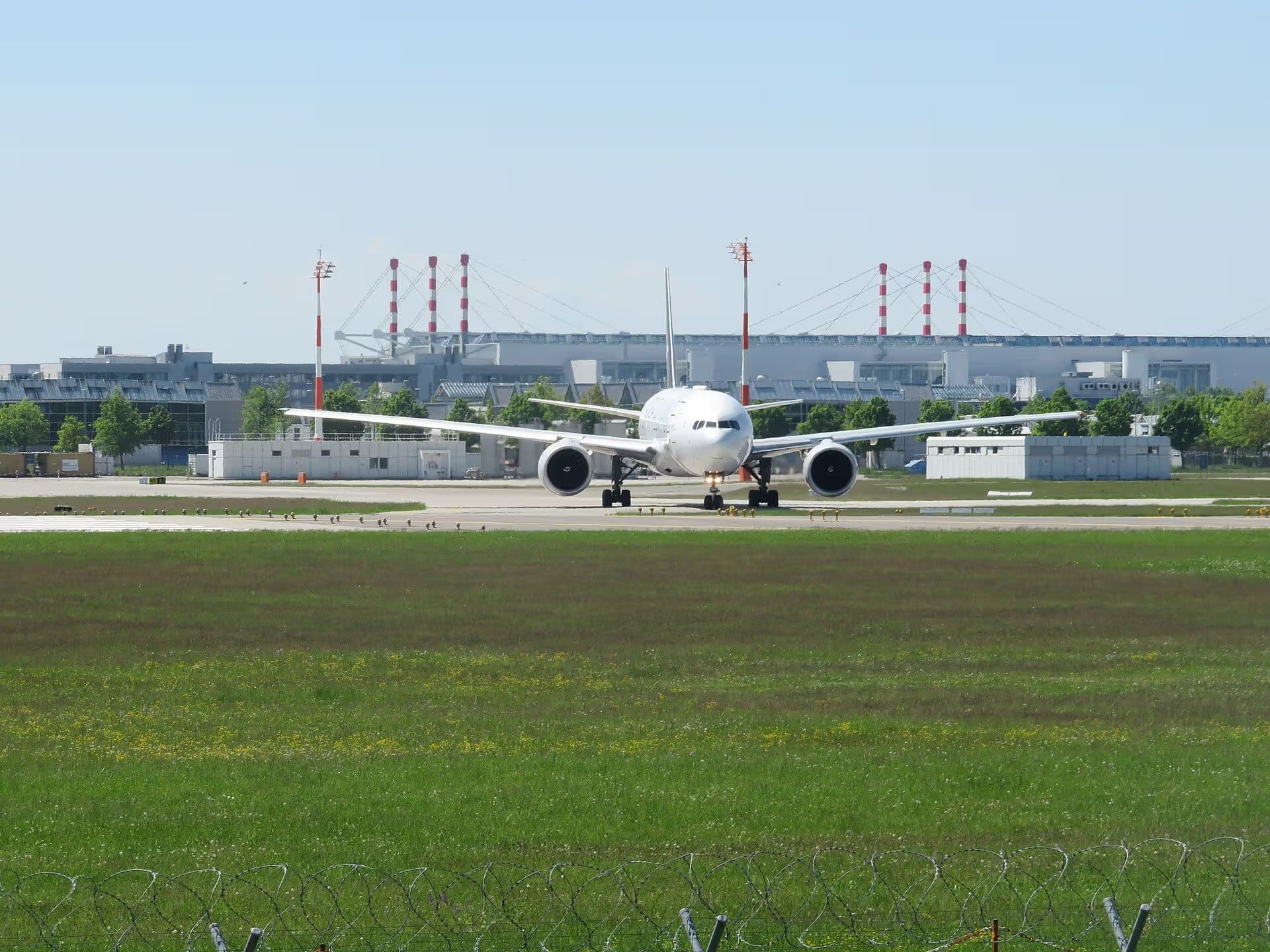 N76021 — Twin-engine aircraft at Munich Airport
