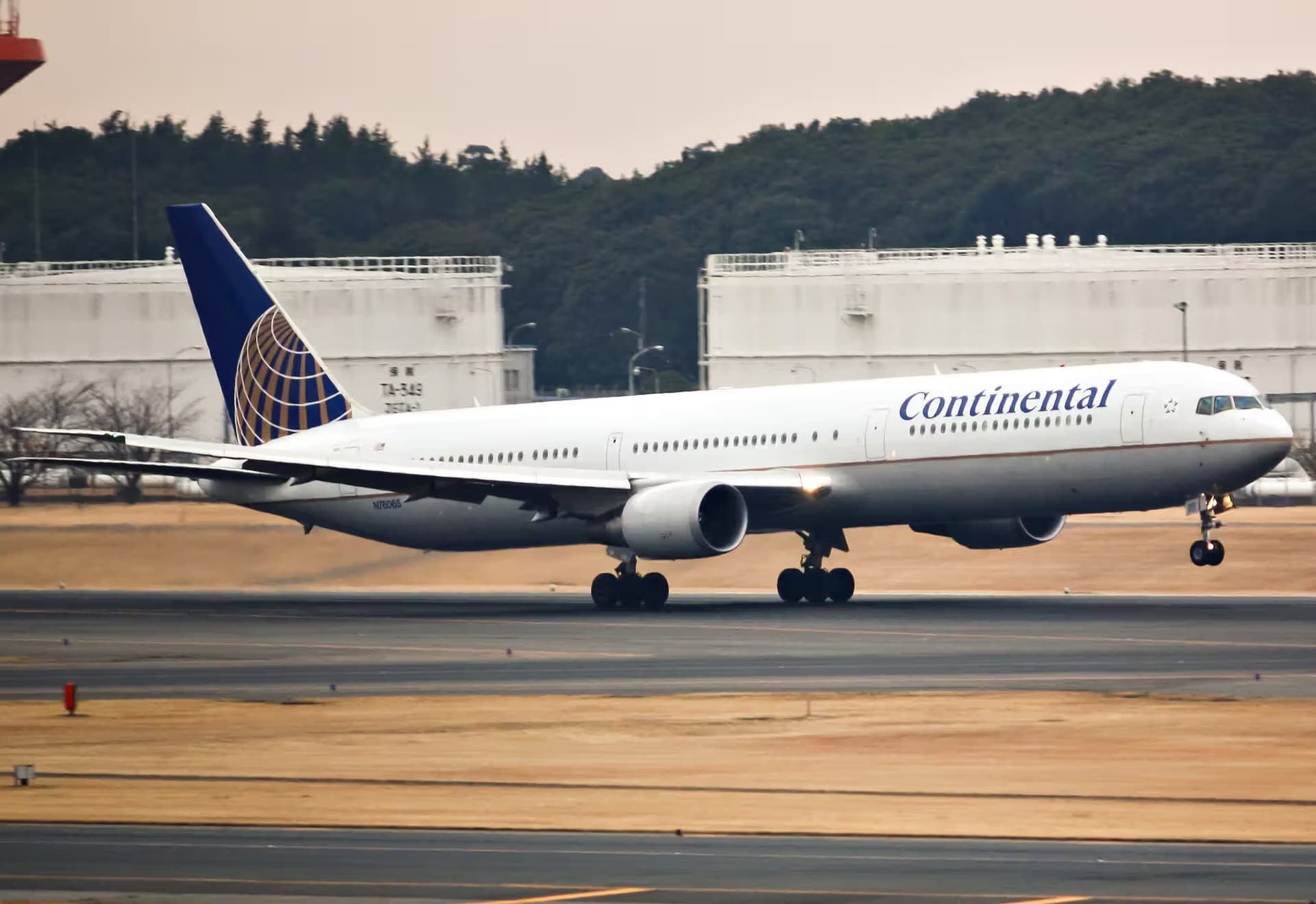 N76065 — Boeing