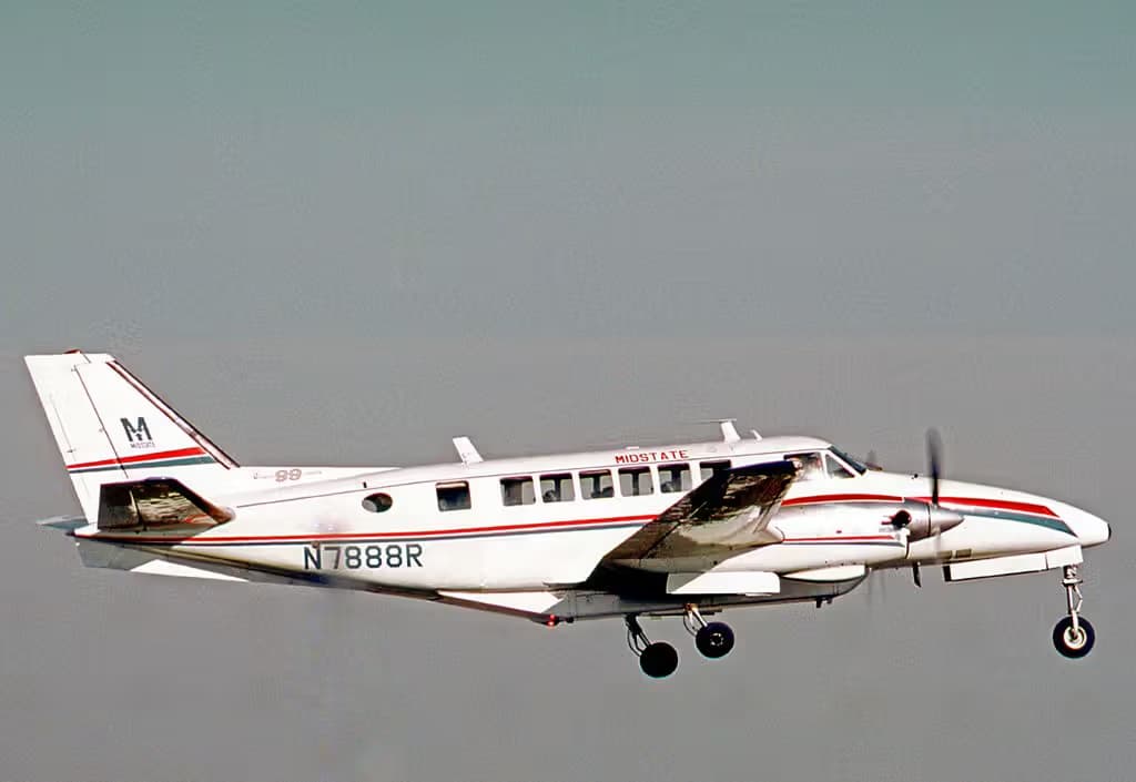 N7888R — Twin-engine aircraft