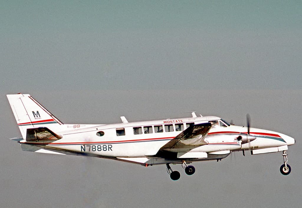 N7888R — Twin-engine aircraft