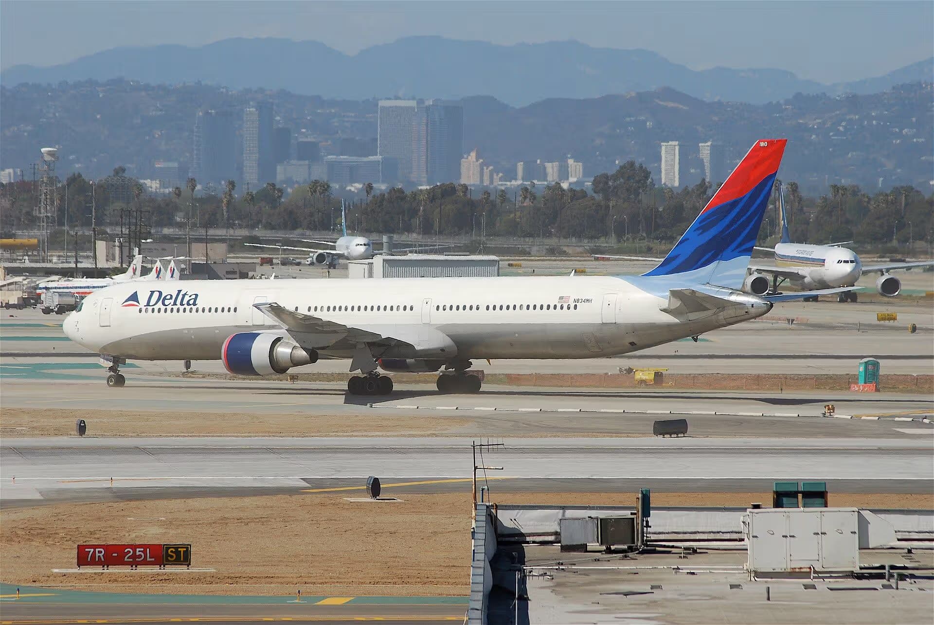 N834MH — Twin-engine aircraft