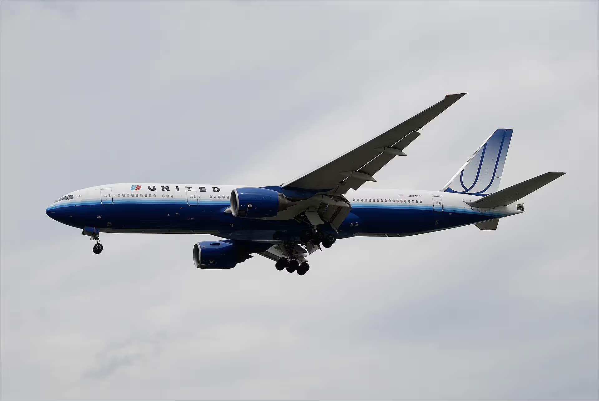 N221UA — Boeing