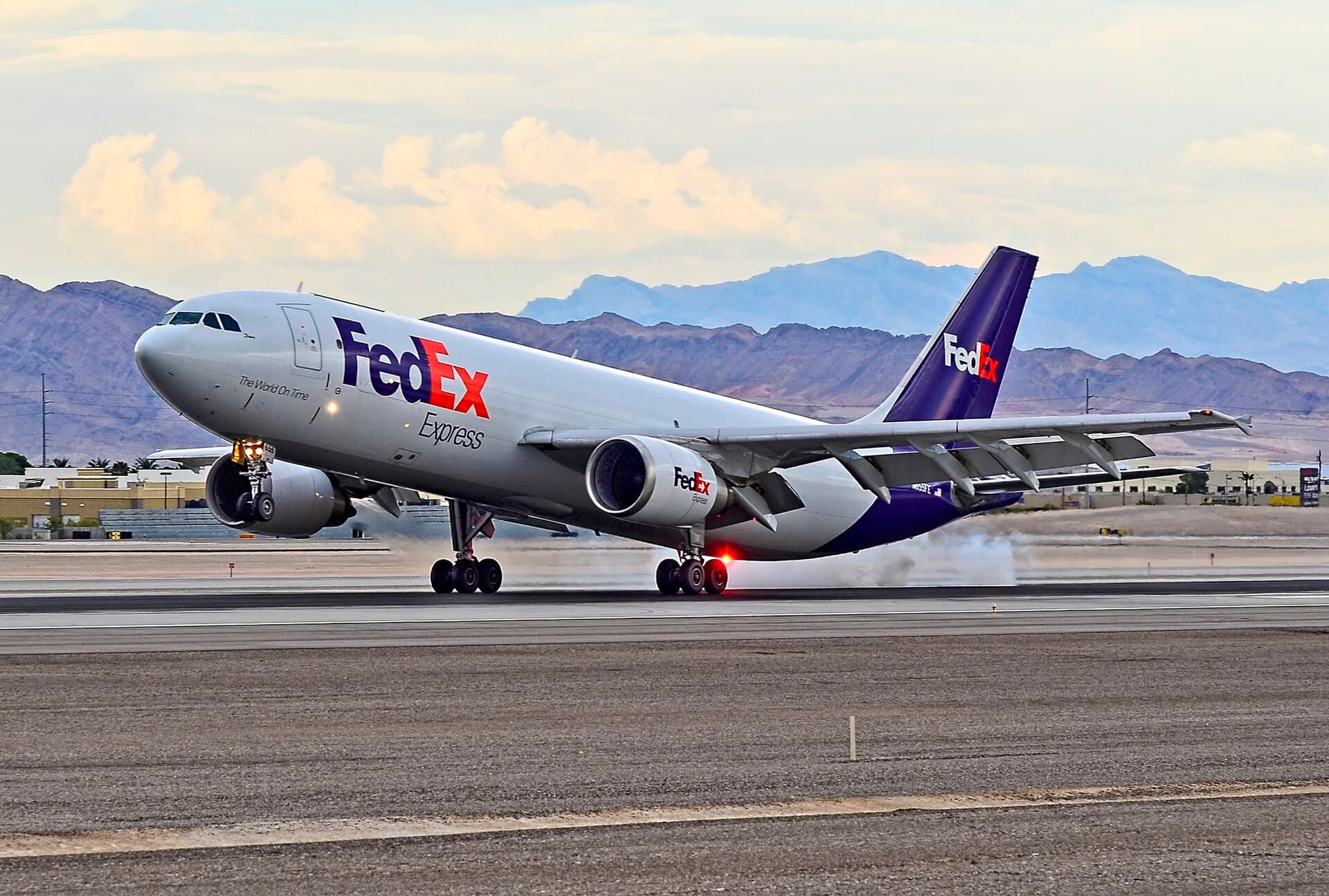 N655FE — Twin-engine aircraft