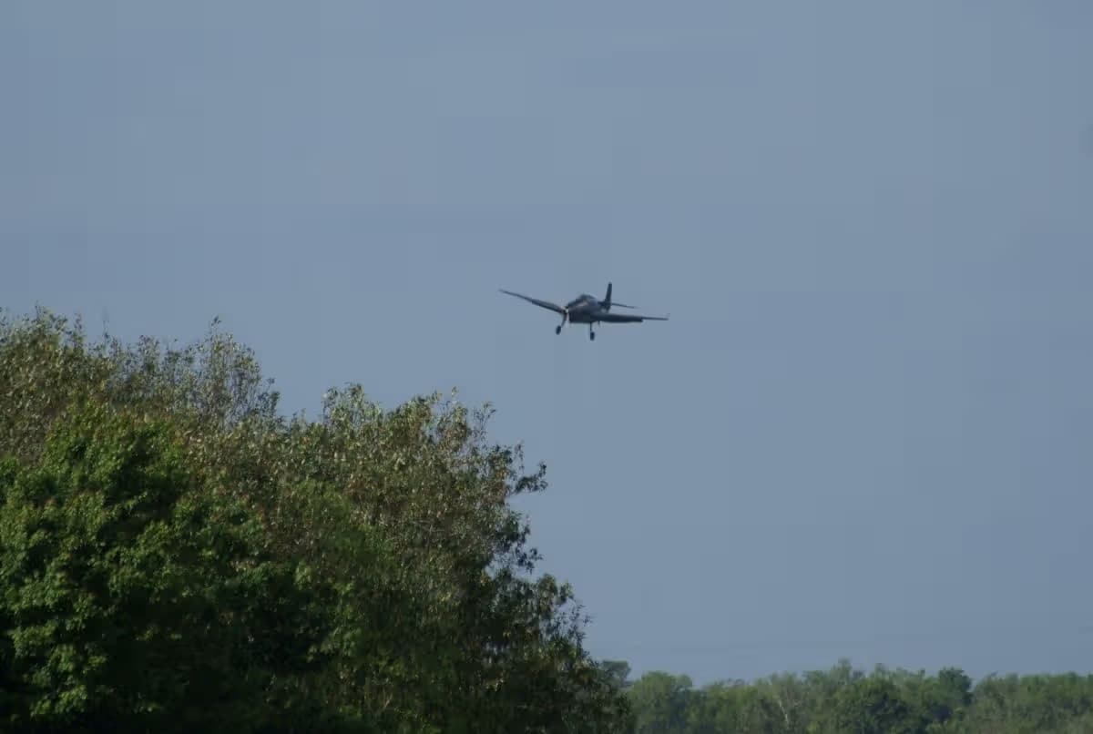 Unidentified — Single-engine aircraft