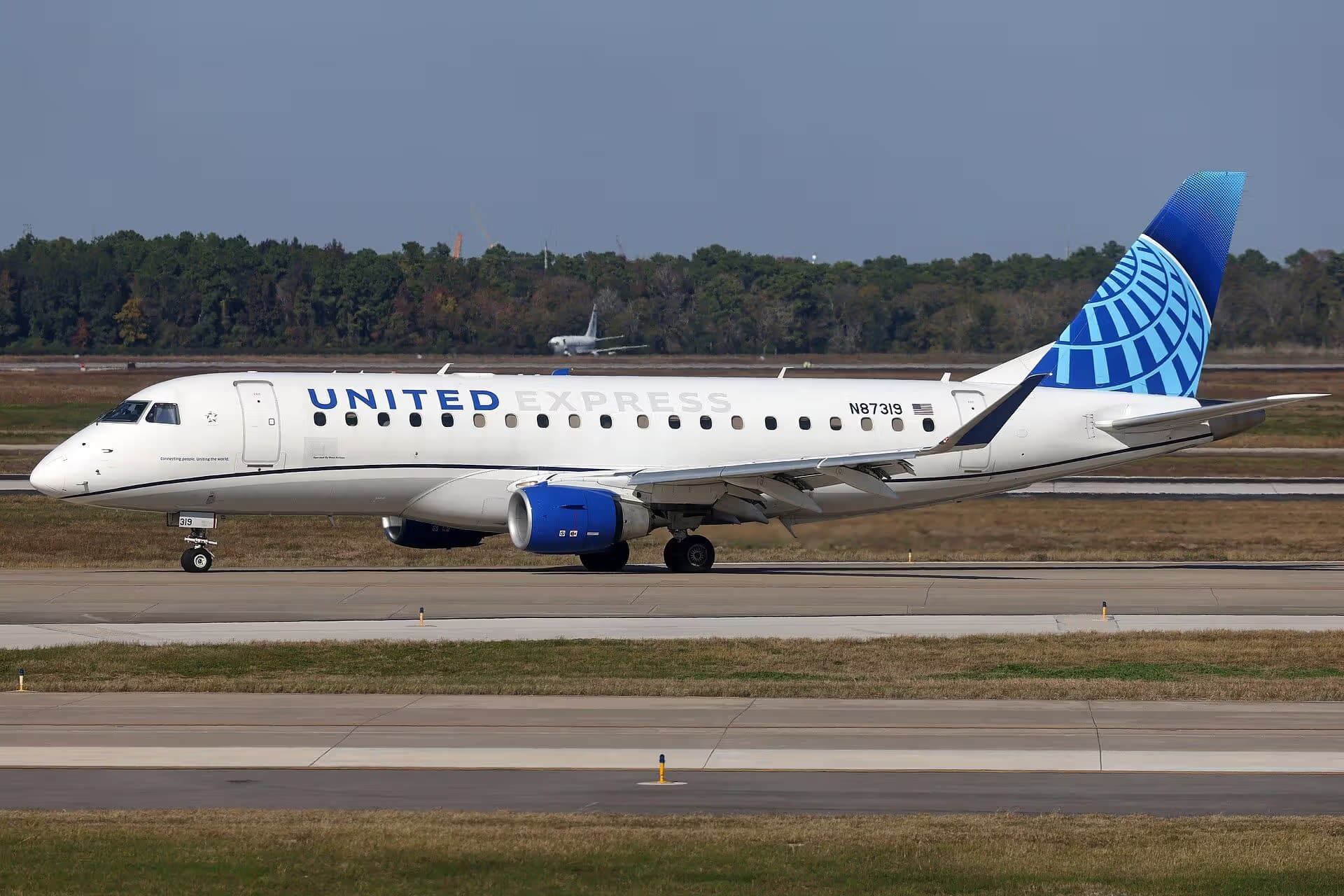 N87319 — Twin-engine aircraft