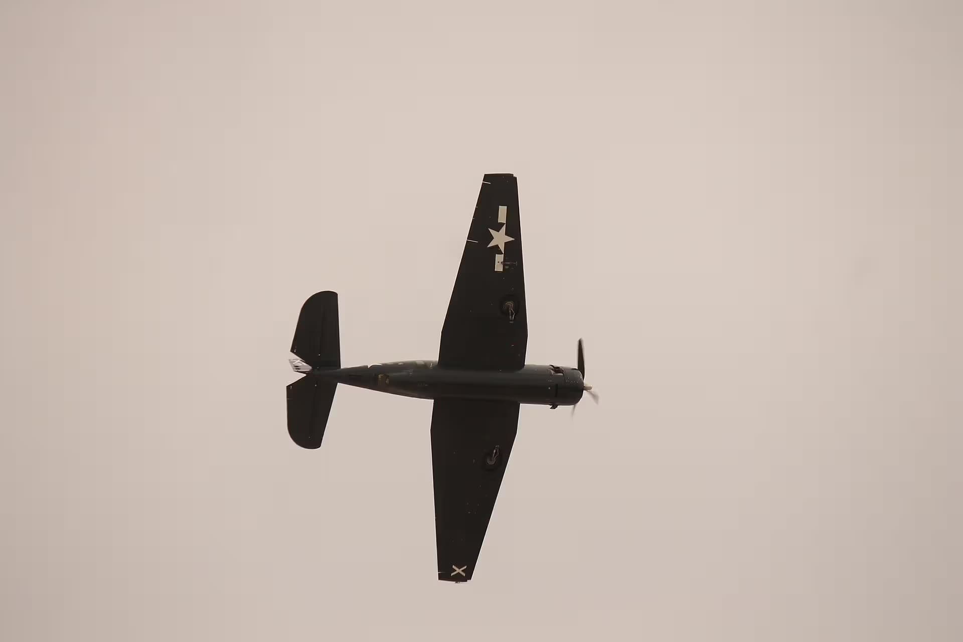 Unidentified — Single-engine aircraft