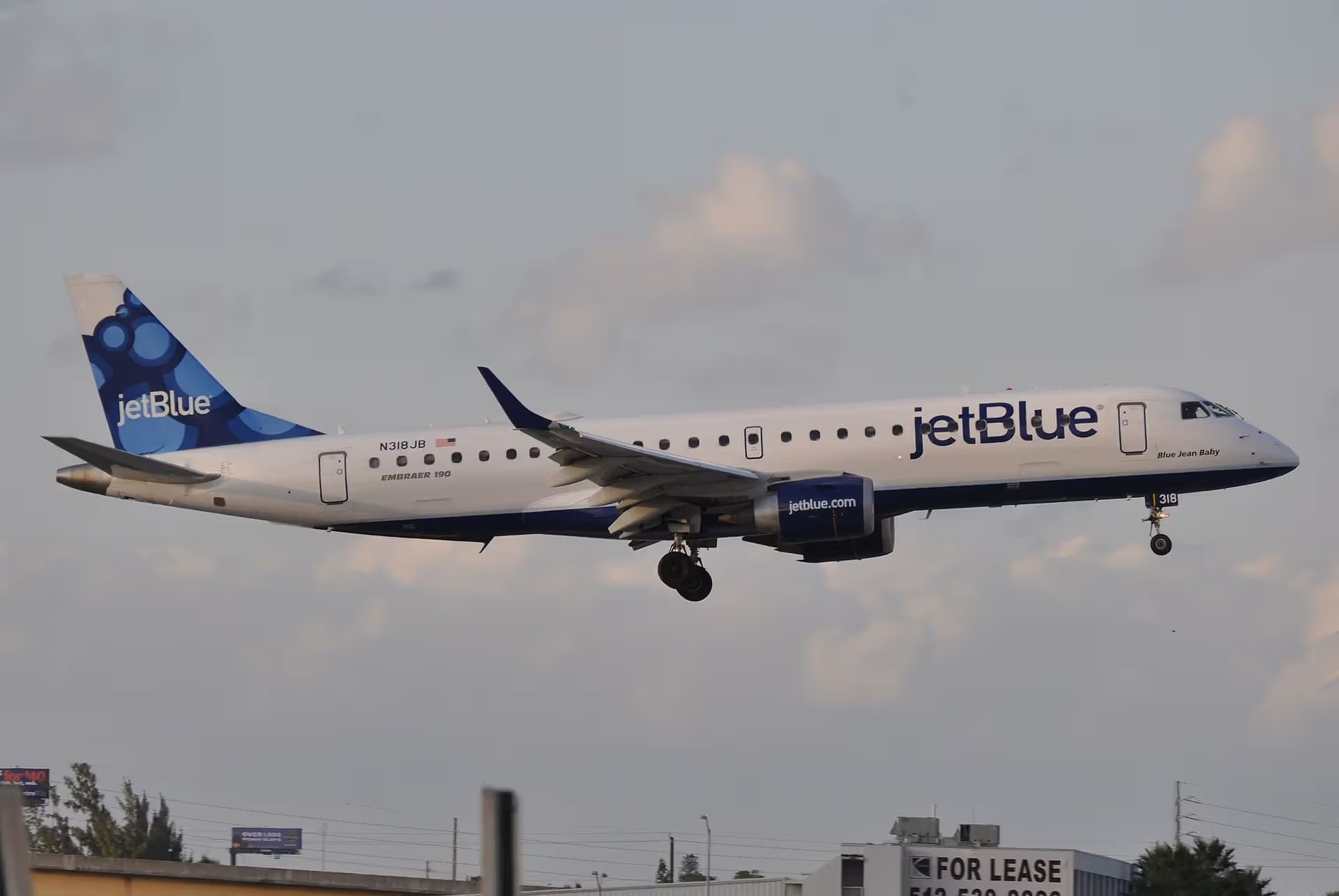 N318JB — Embraer