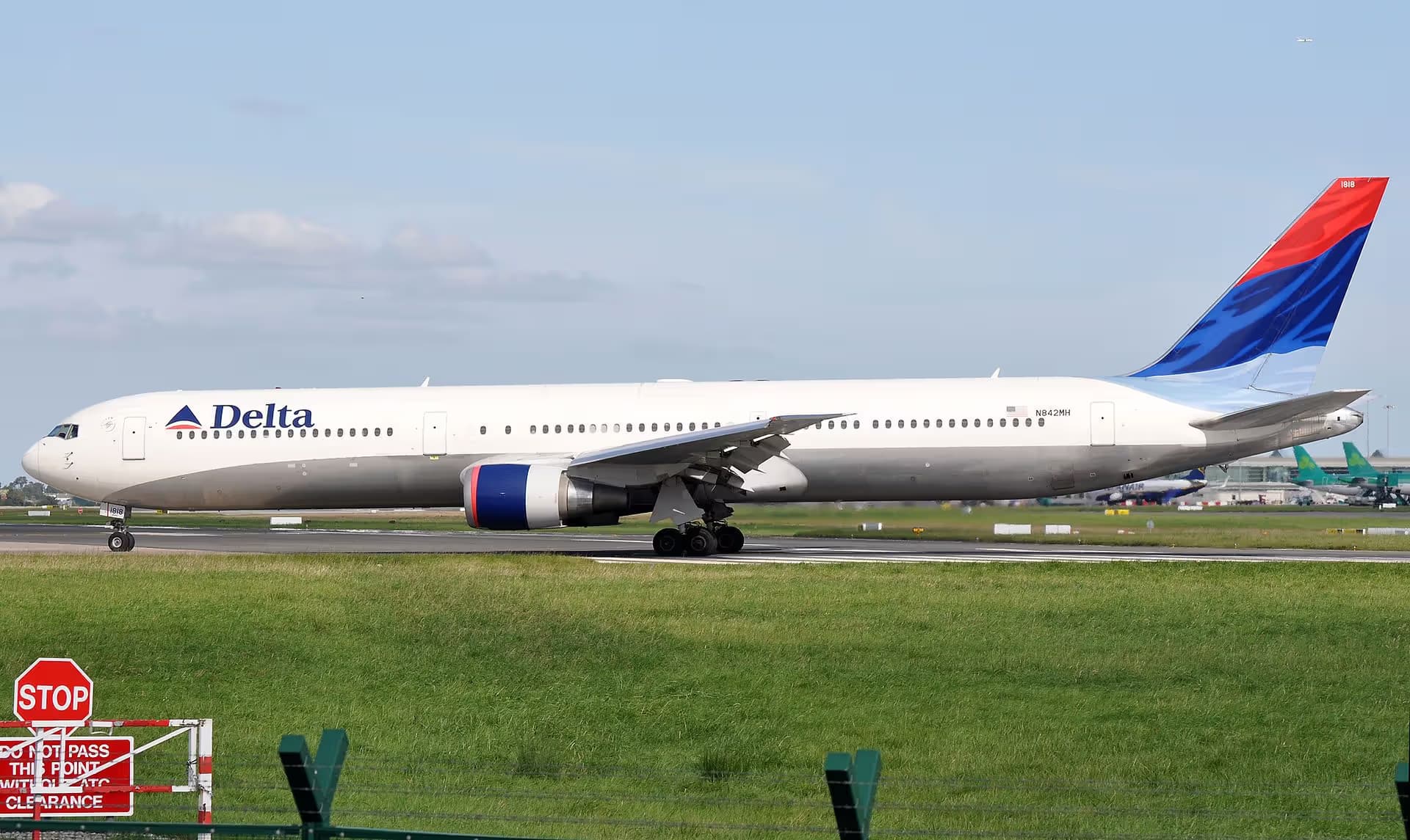 N842MH — Twin-engine aircraft