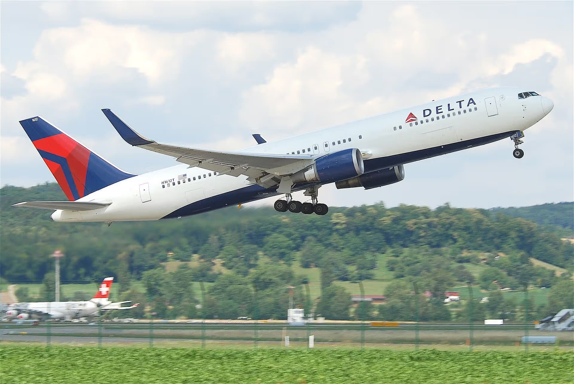 N1612T — Twin-engine aircraft