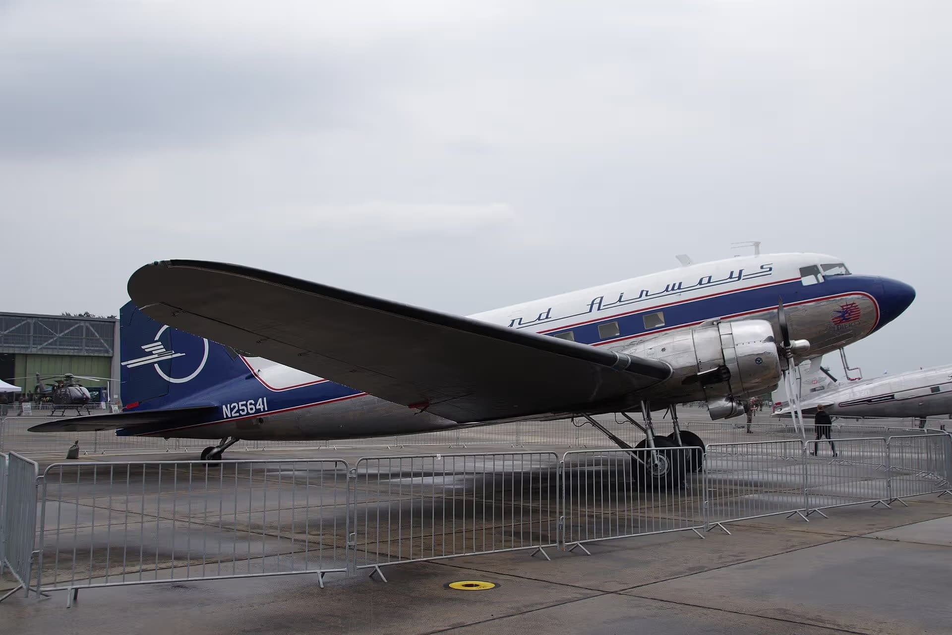 N25641 — Twin-engine aircraft