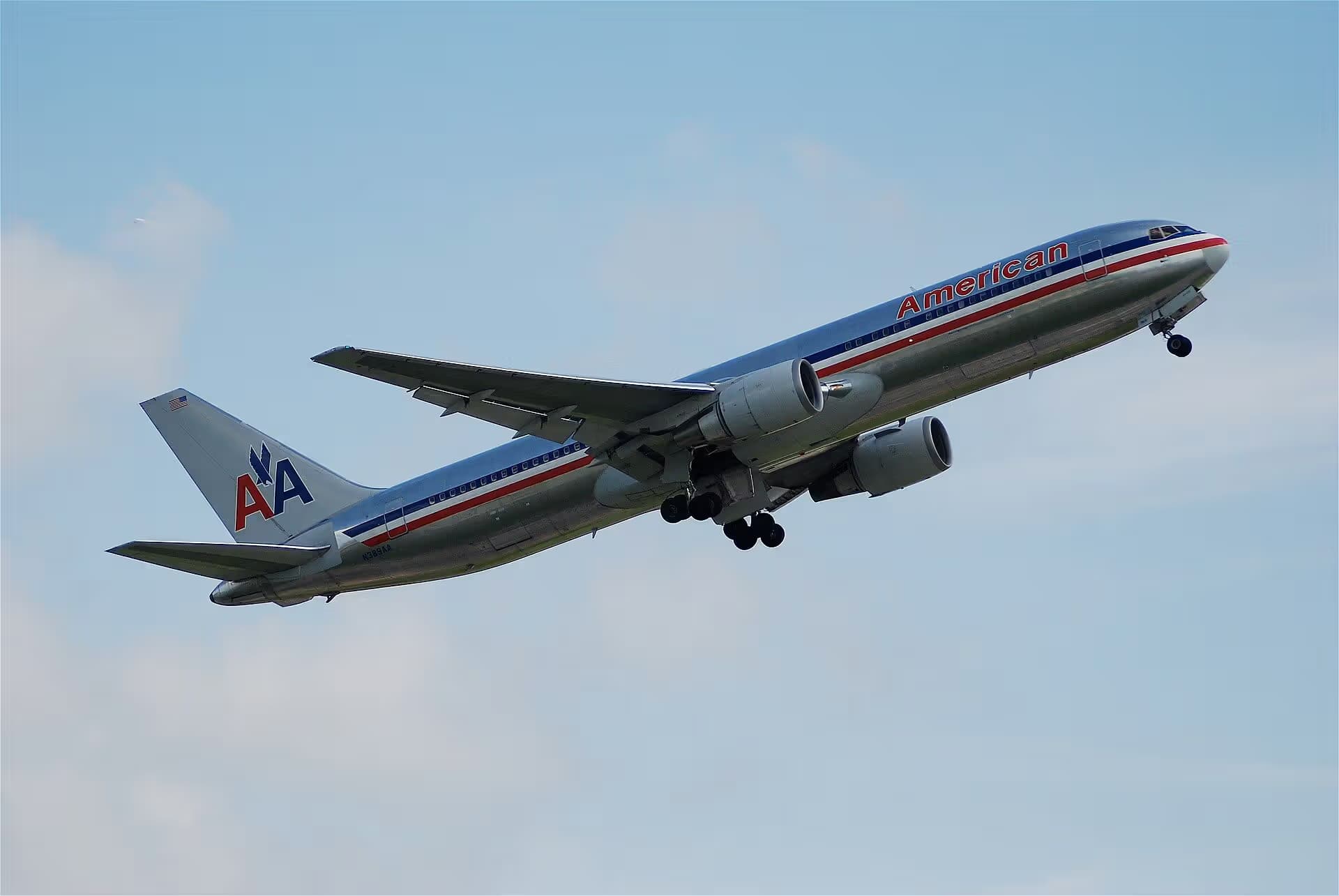 N389AA — Twin-engine aircraft