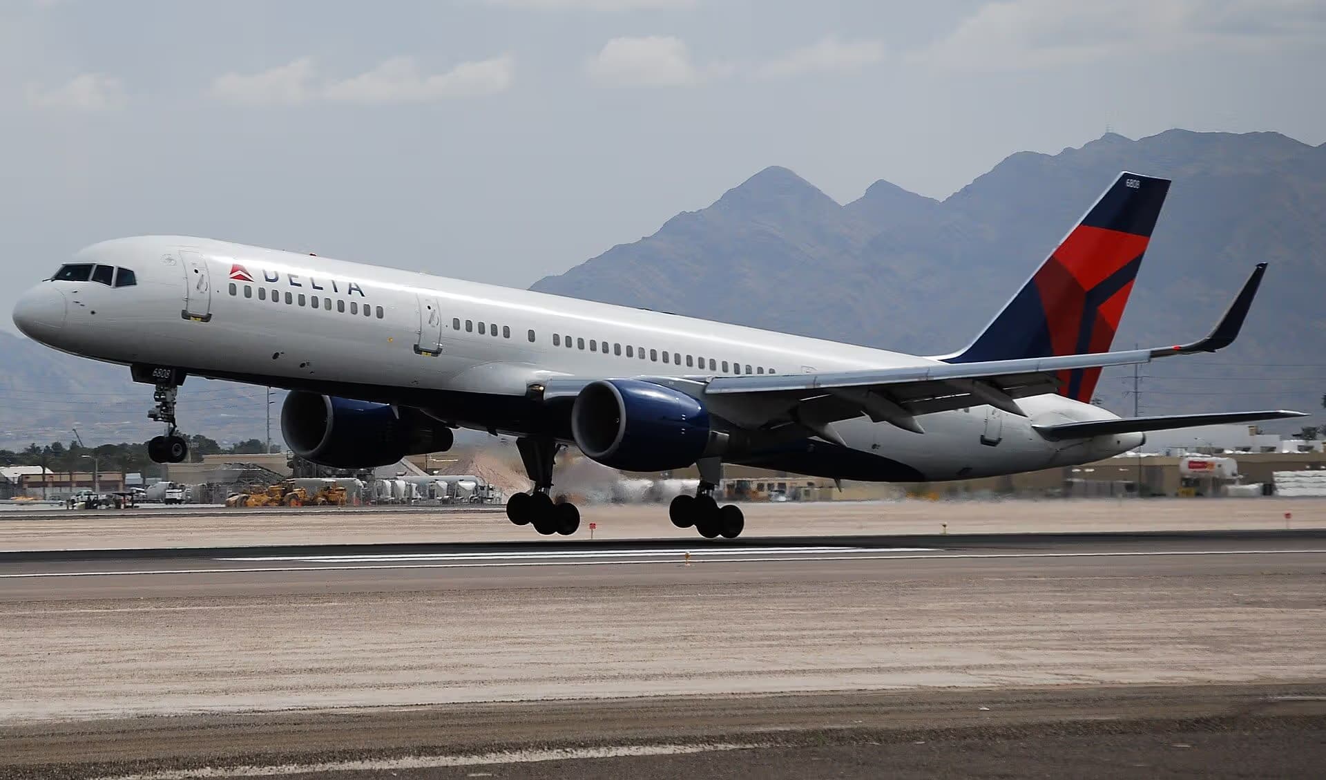 N688DL — Boeing