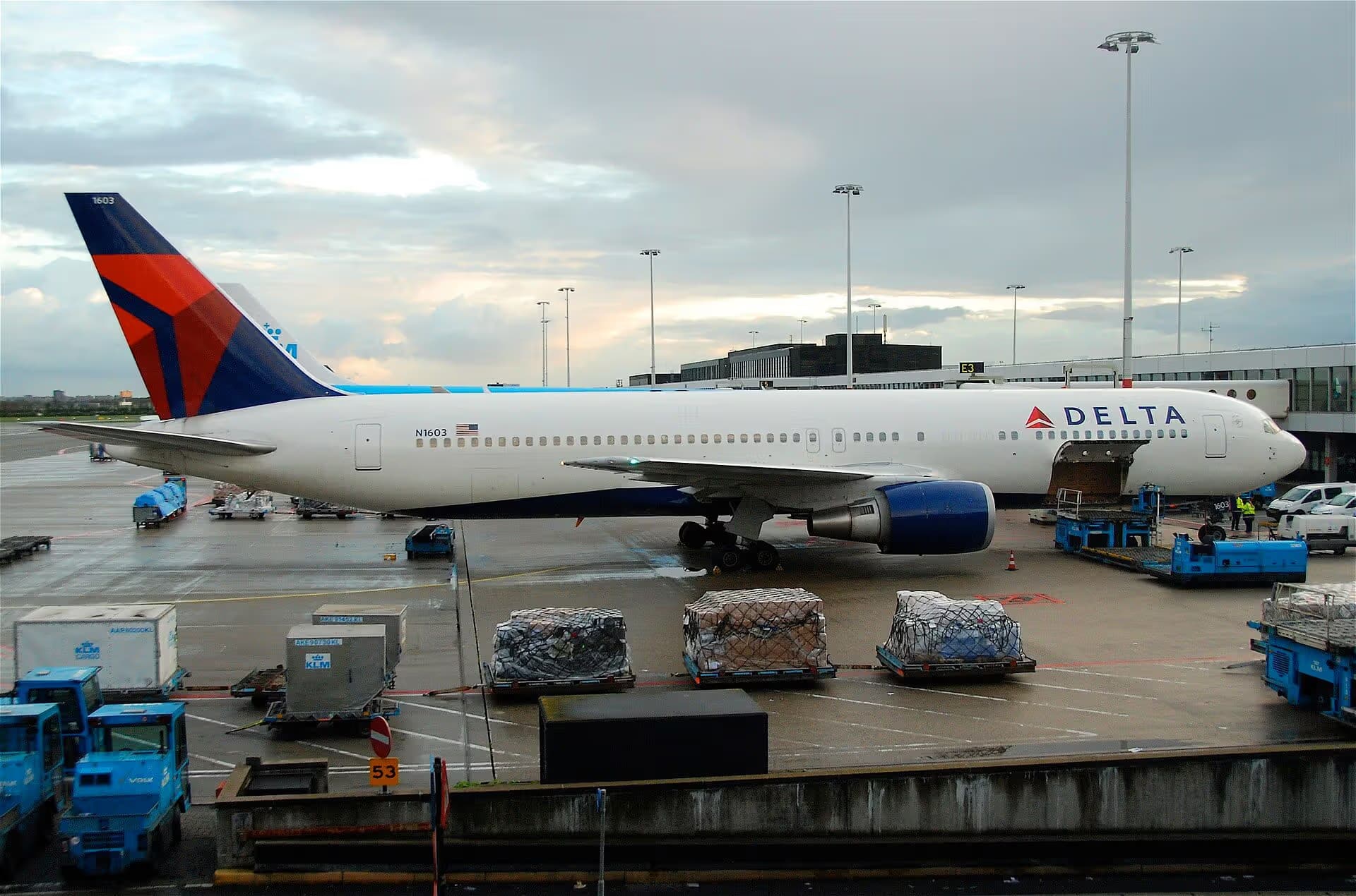 N1603 — Twin-engine aircraft