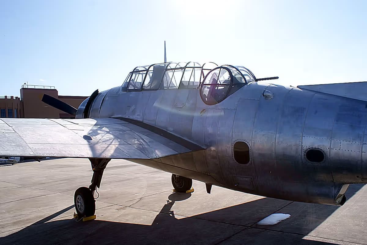Unidentified — Single-engine aircraft