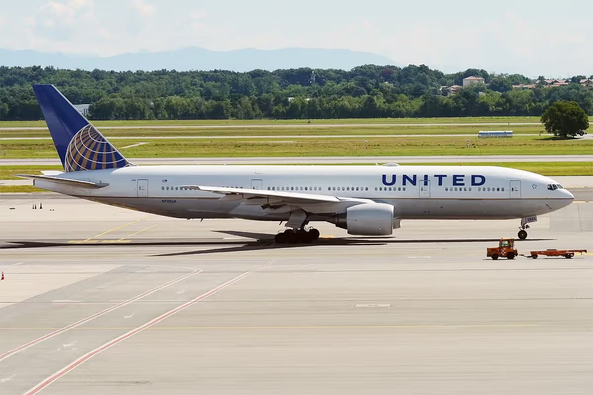N785UA — Boeing