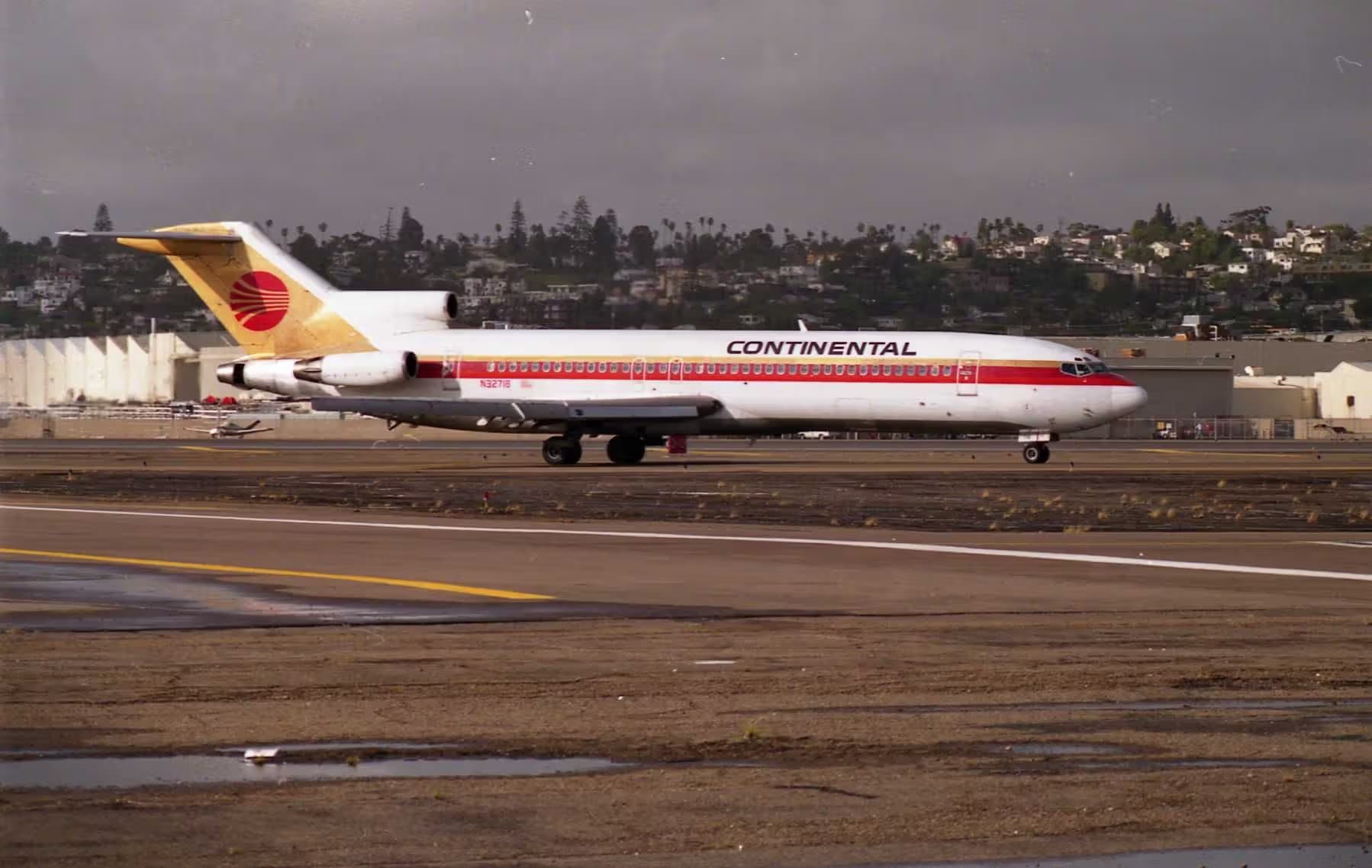 N32718 — Aircraft