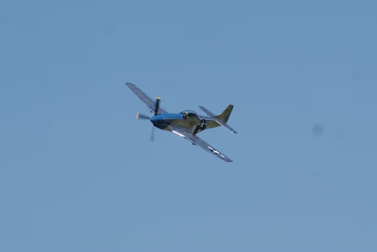 Unidentified — Single-engine aircraft