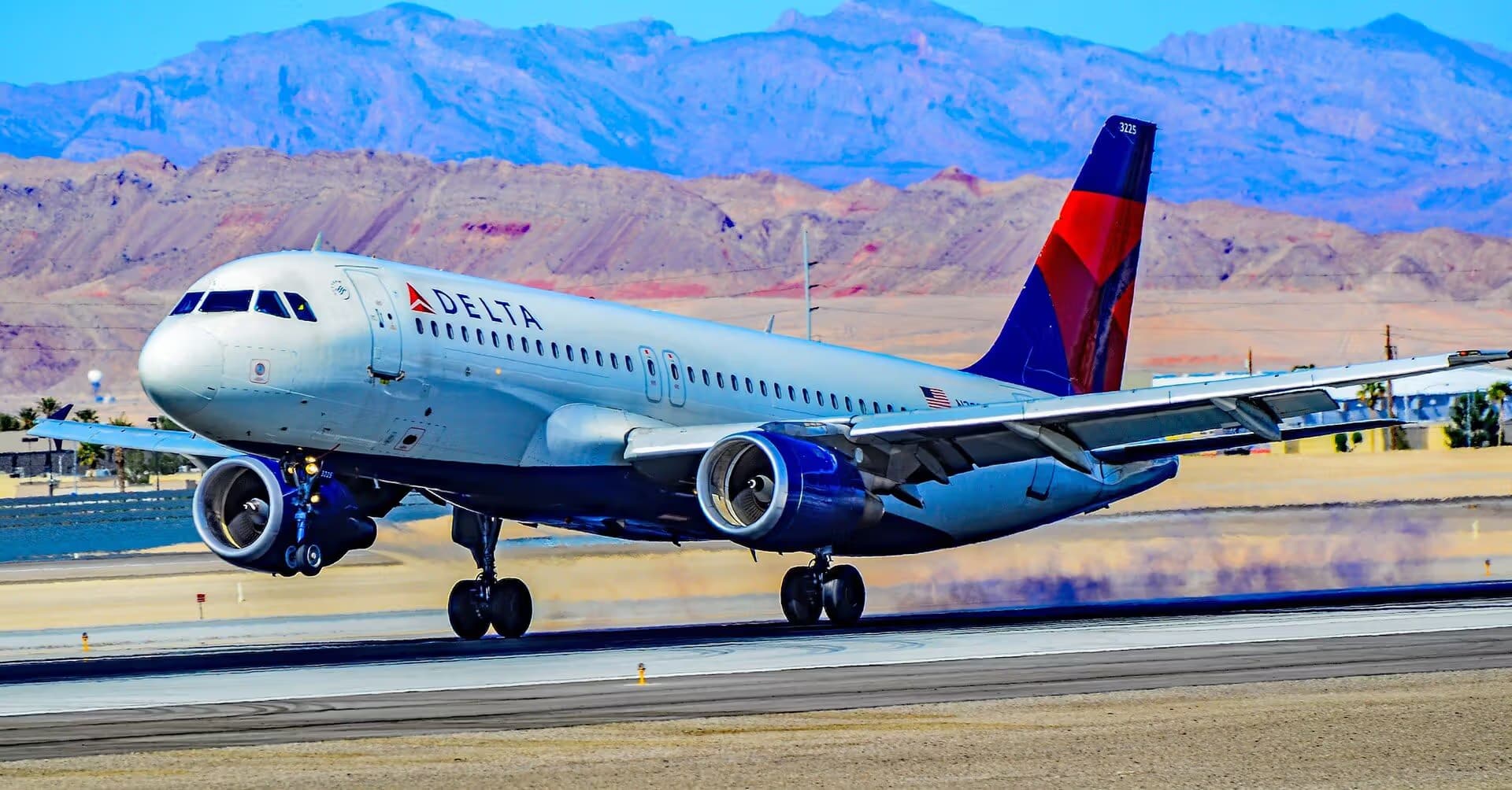 N325US — Twin-engine aircraft