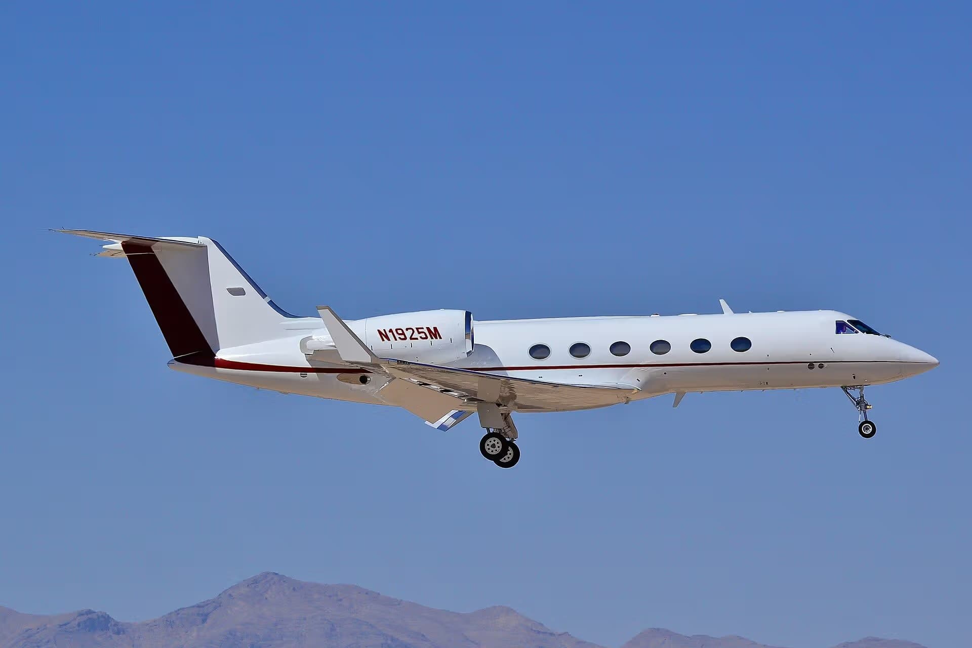 N1925M — Business jet