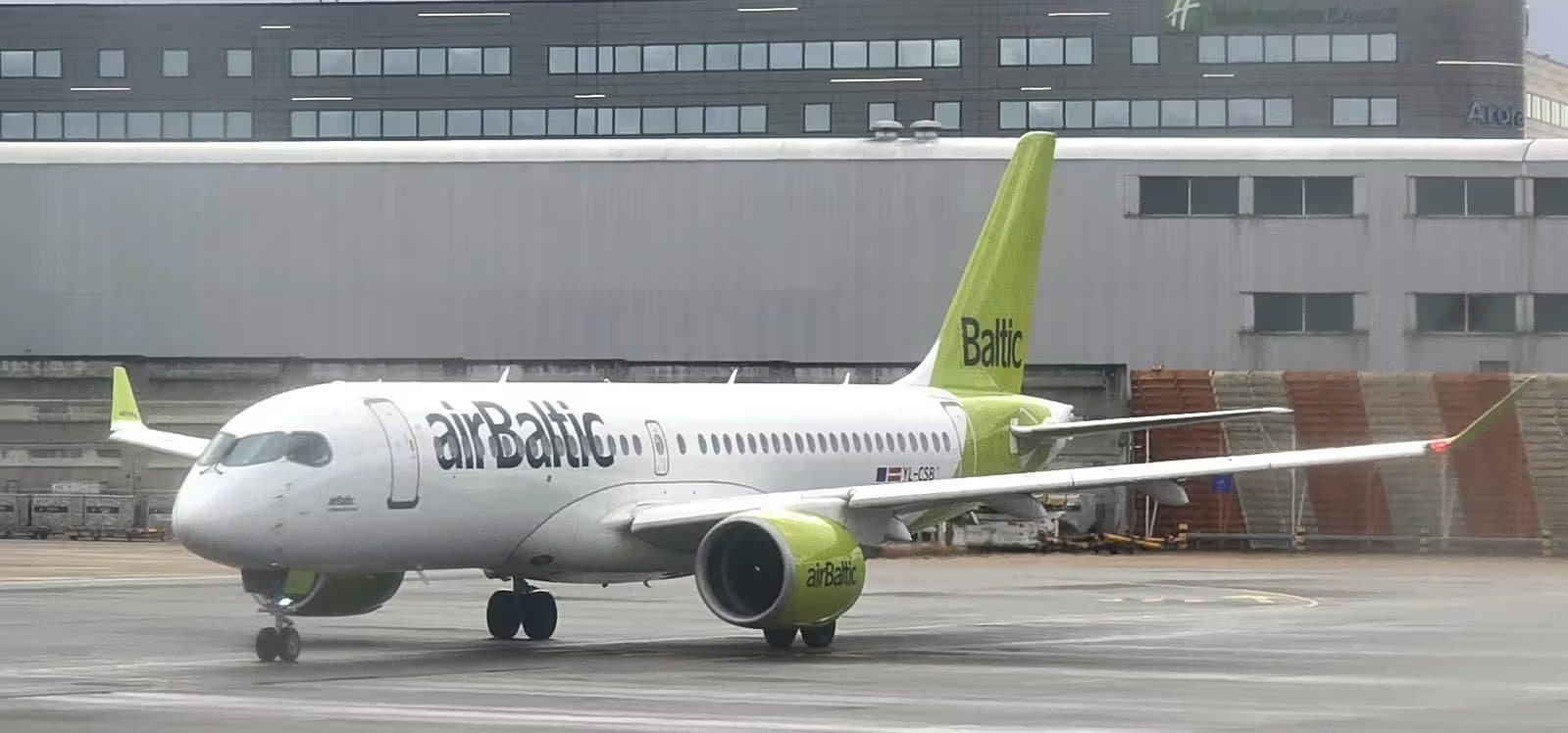 YL-CSB — Twin-engine aircraft