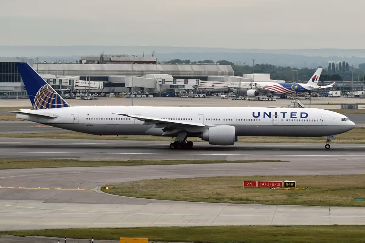 N2243U — Boeing