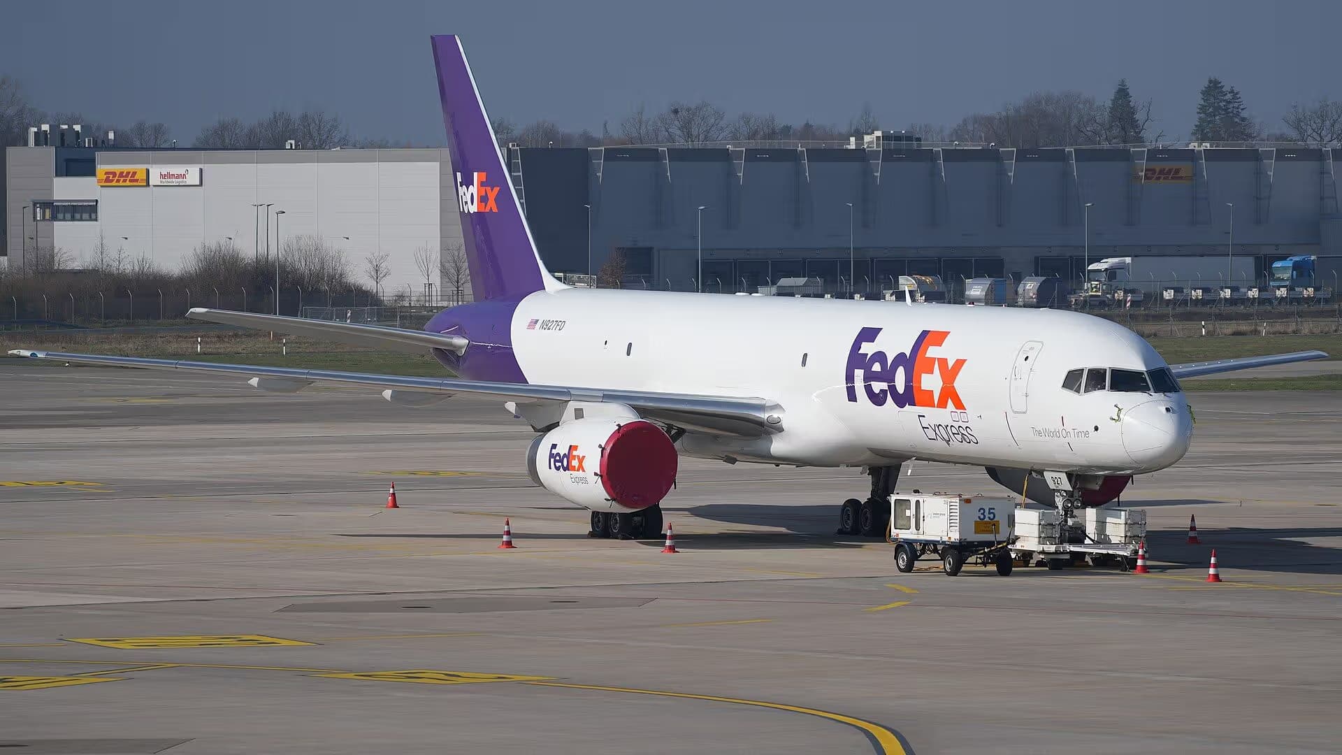N927FD — Twin-engine aircraft at Hannover Airport