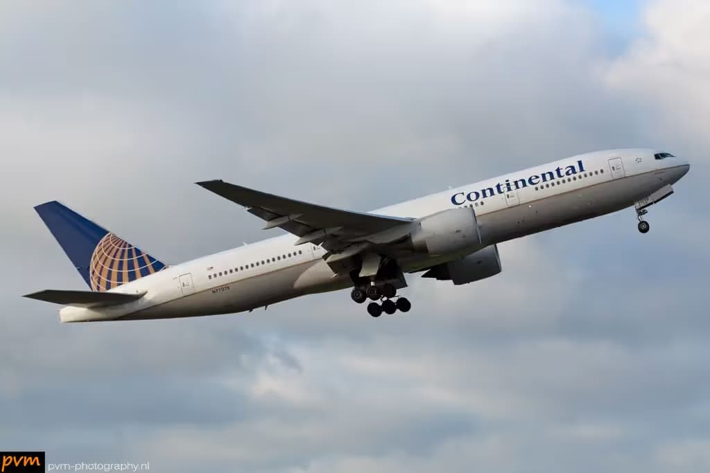 N77019 — Boeing