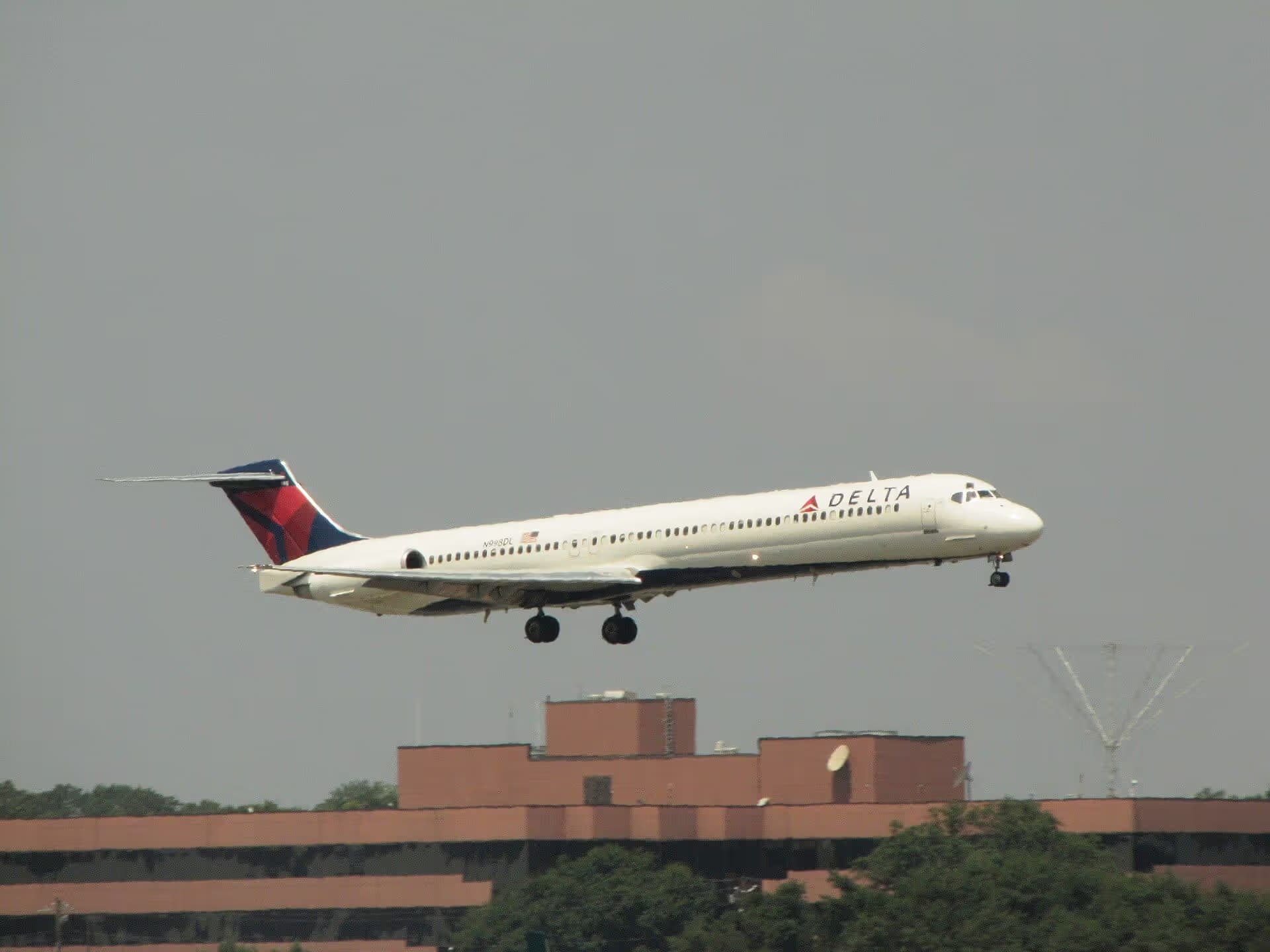 N998DL — Aircraft
