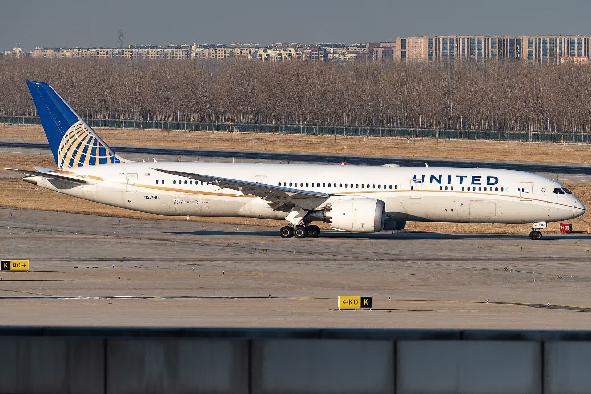 N27964 — Twin-engine aircraft