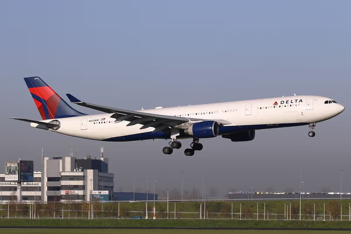N813NW — Twin-engine aircraft