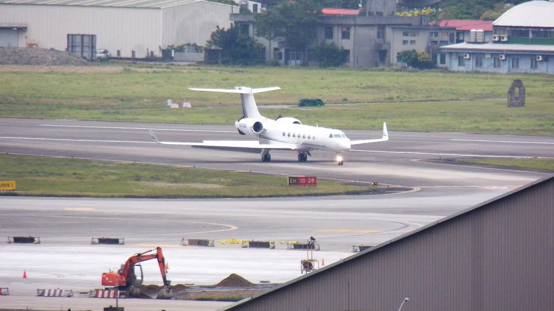 N323BD — Business jet