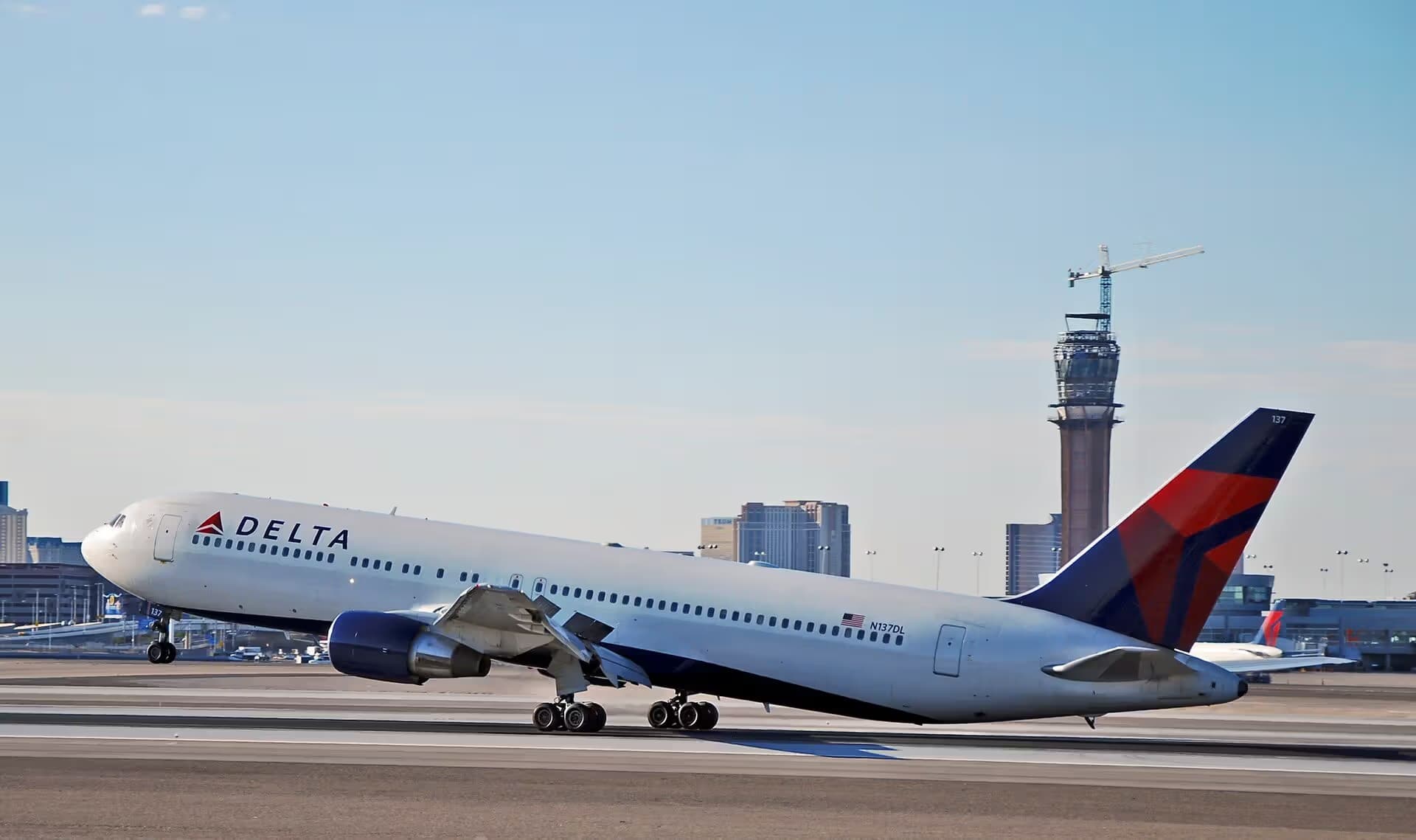 N137DL — Boeing