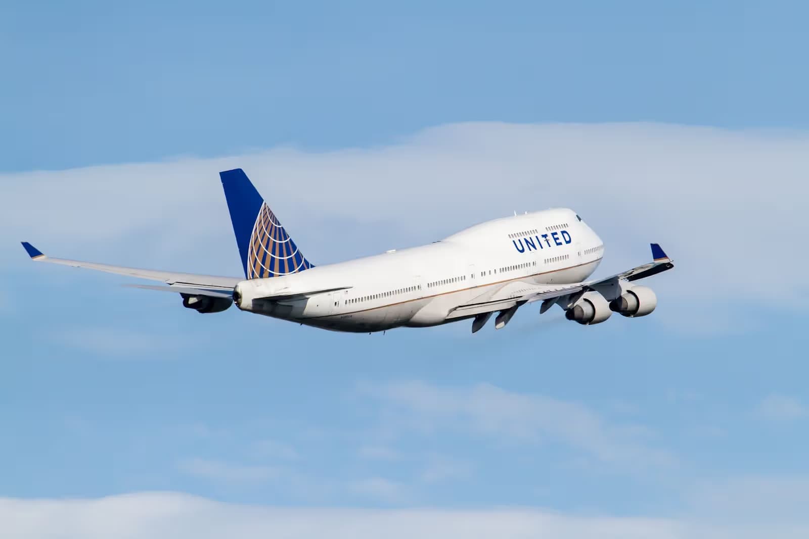 N180UA — Boeing