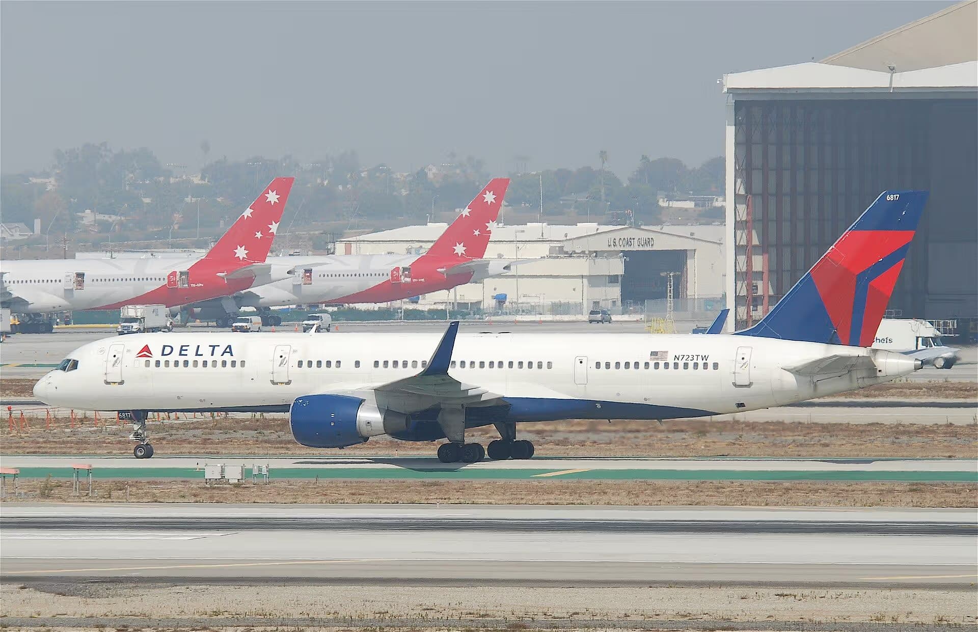 N723TW — Twin-engine aircraft
